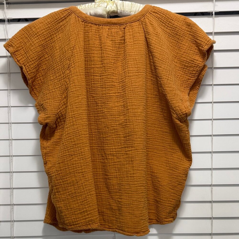 Universal Thread women's flutter sleeve 100% cotton gauze gold boxy top; Size L - Picture 2 of 4